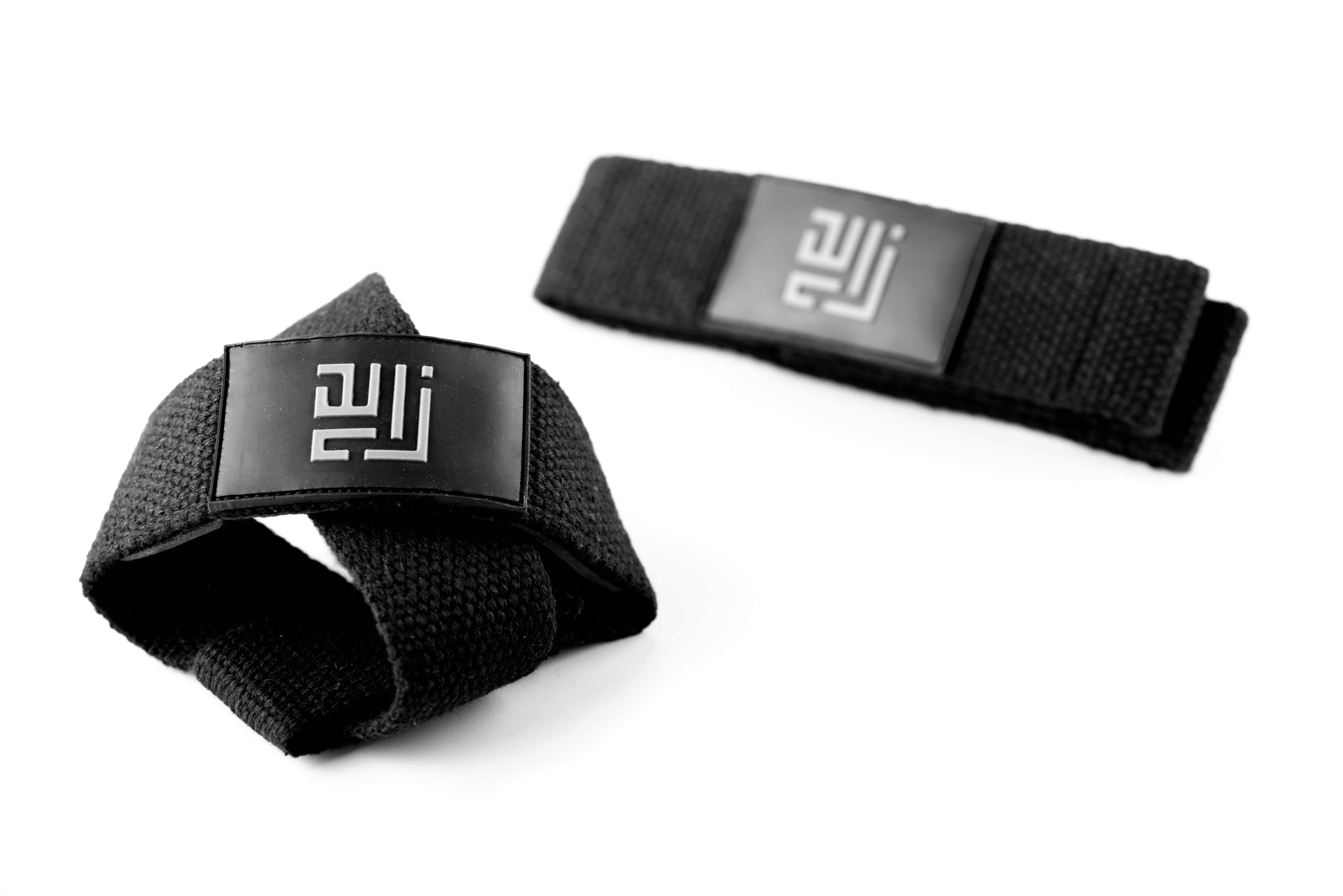 Weightlifting straps for heavy lifts providing grip support and wrist stability