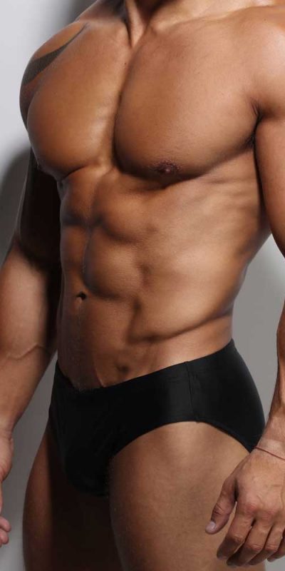 sorte klassiske badebukser.