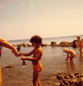 Vintage badetøj ved stranden i 1970'erne i Sønderjylland